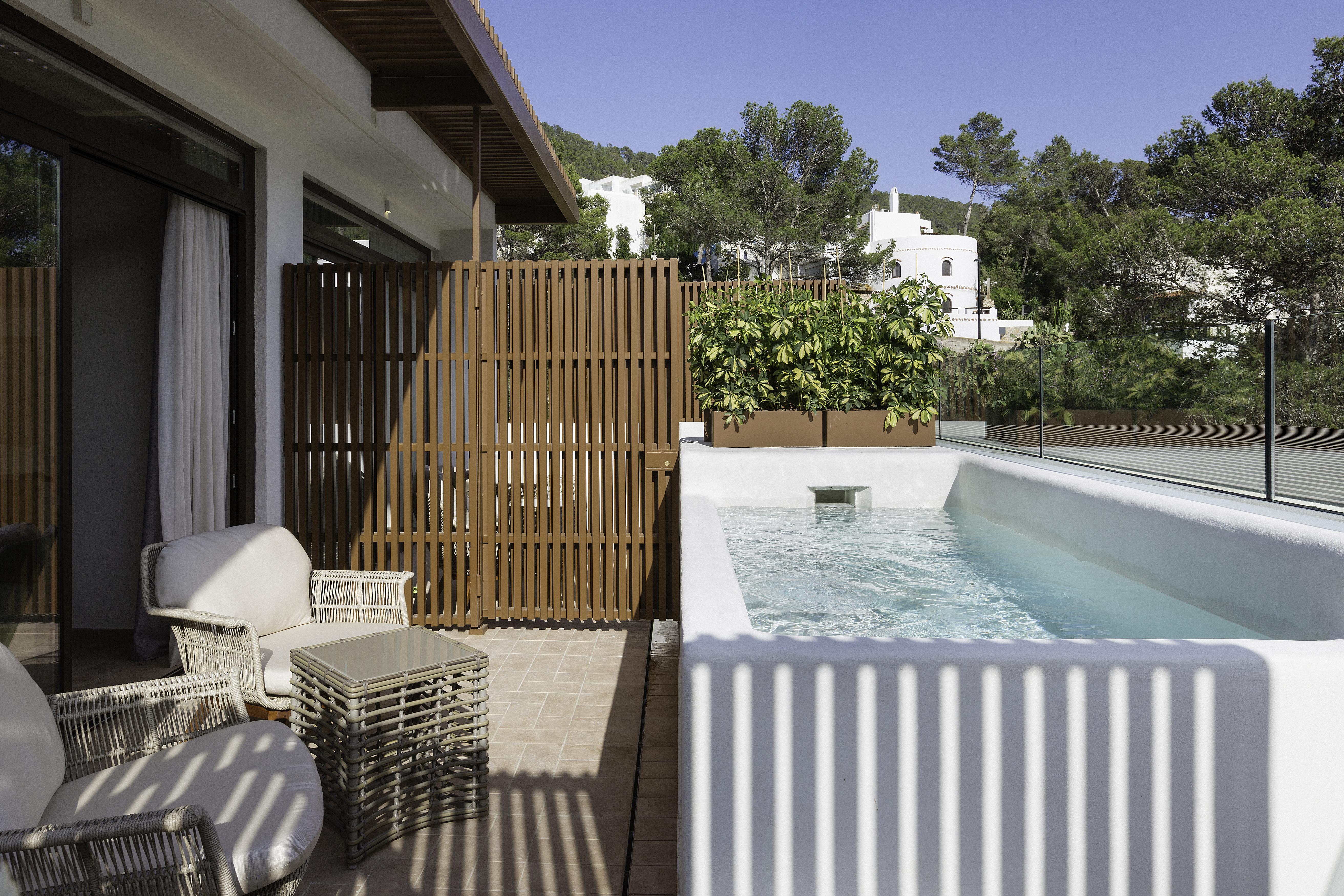 Cala San Miguel Ibiza Resort, Adults Only, Curio Collection By Hilton Port de Sant Miguel المظهر الخارجي الصورة A private pool at a hotel