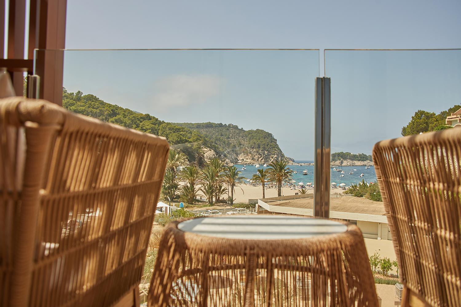 Cala San Miguel Ibiza Resort, Adults Only, Curio Collection By Hilton Port de Sant Miguel المظهر الخارجي الصورة View of the beach from the hotel