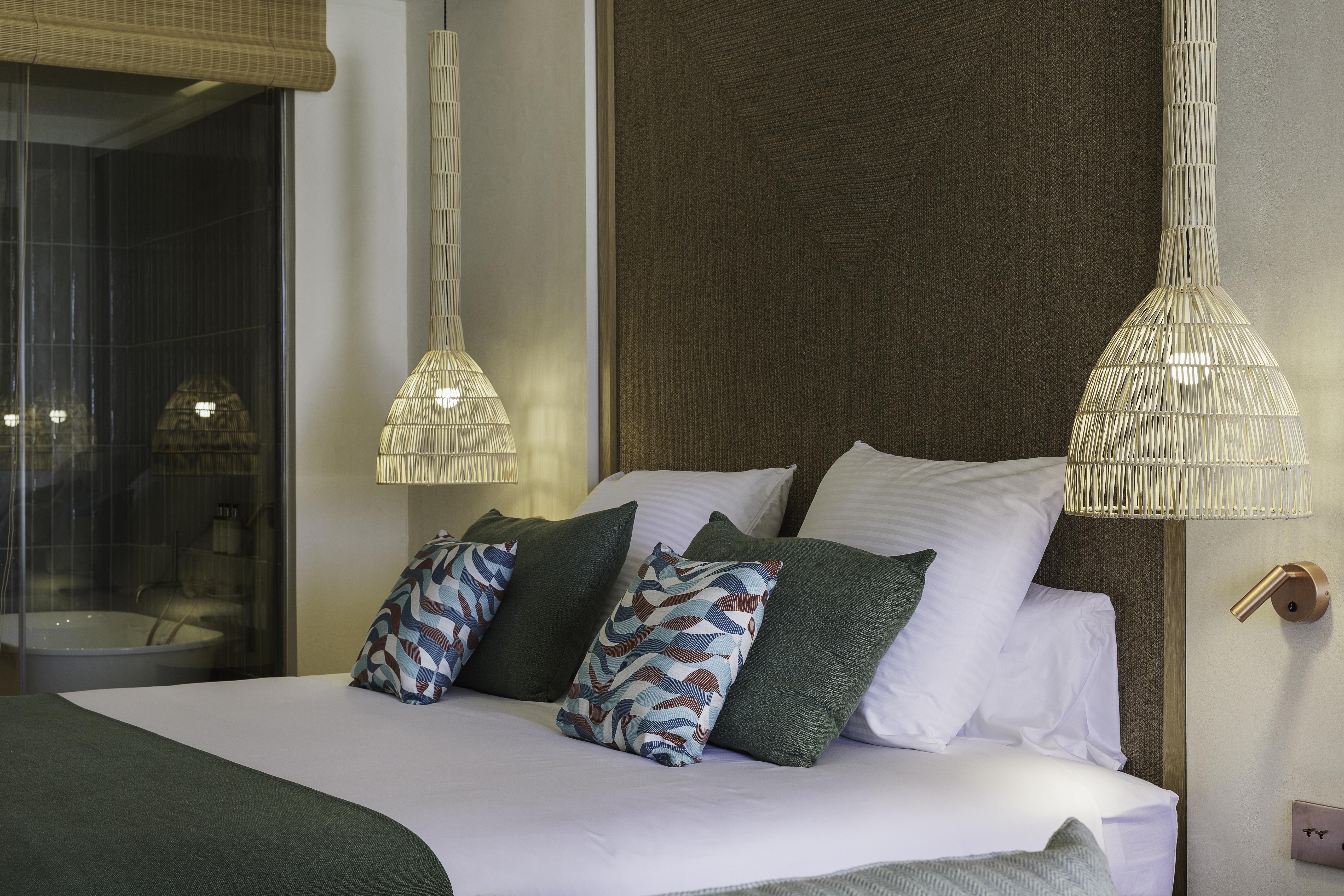 Cala San Miguel Ibiza Resort, Adults Only, Curio Collection By Hilton Port de Sant Miguel المظهر الخارجي الصورة A bedroom at the hotel