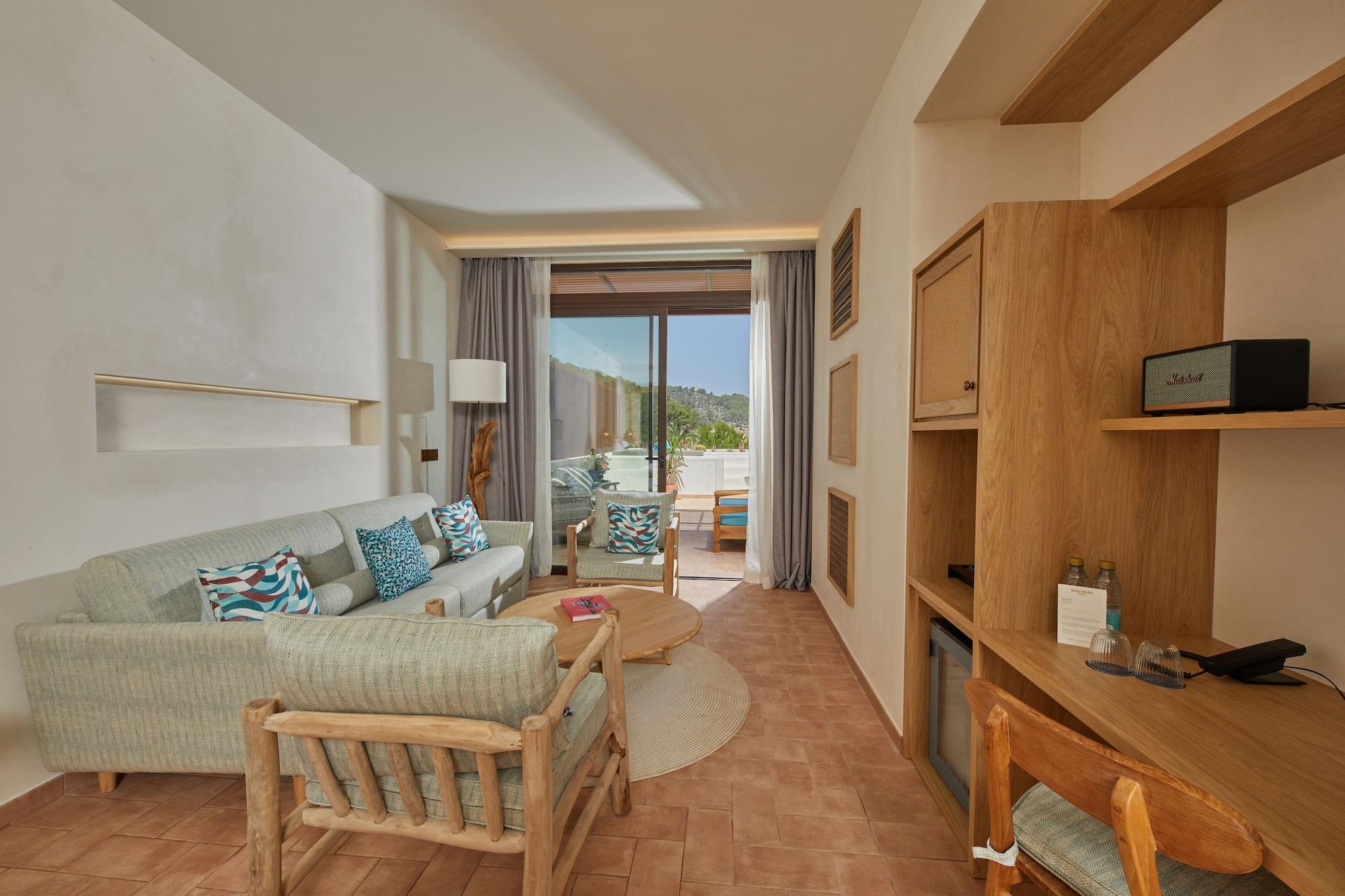 Cala San Miguel Ibiza Resort, Adults Only, Curio Collection By Hilton Port de Sant Miguel المظهر الخارجي الصورة A room at the hotel