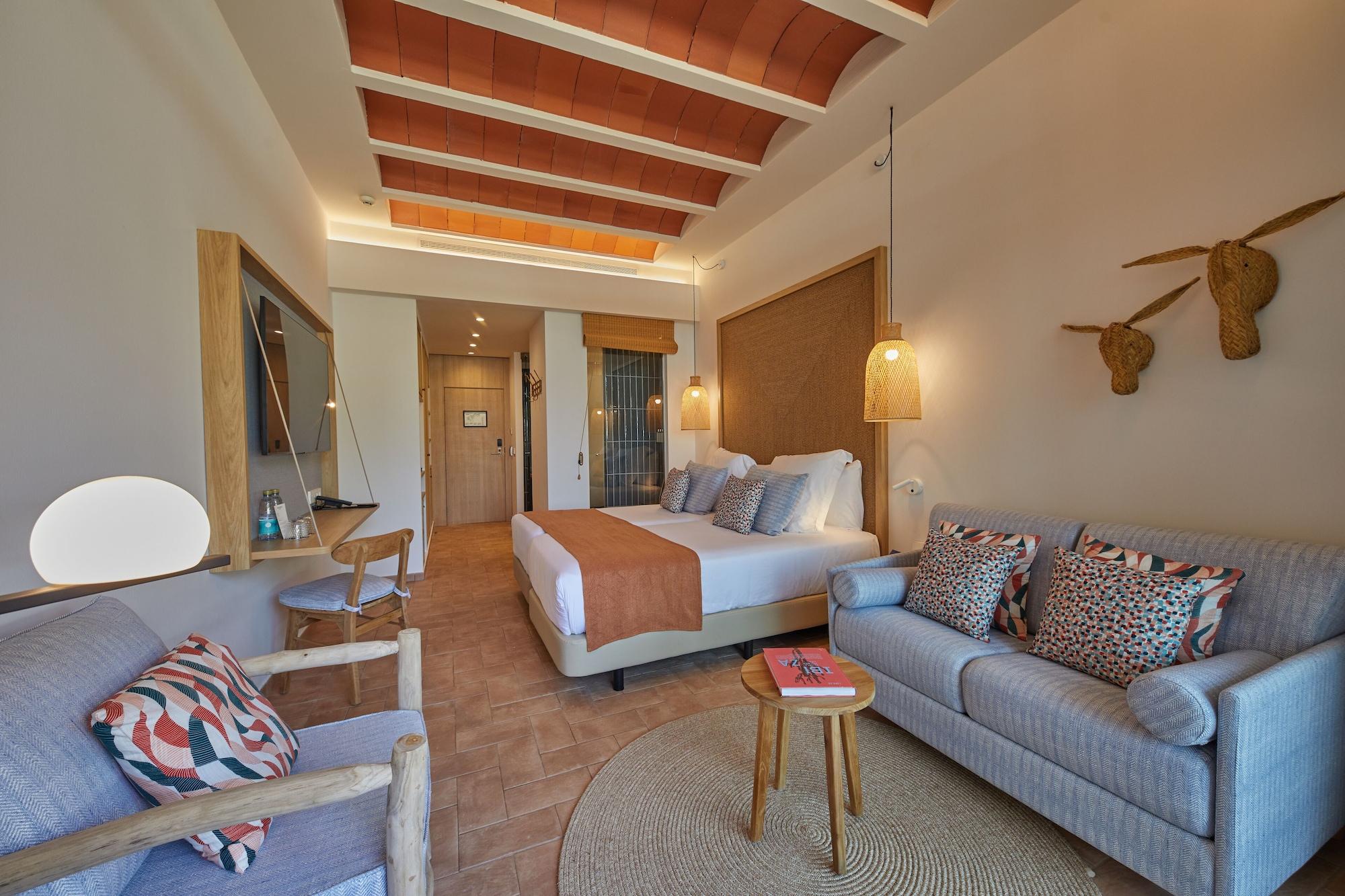 Cala San Miguel Ibiza Resort, Adults Only, Curio Collection By Hilton Port de Sant Miguel المظهر الخارجي الصورة Deluxe Room