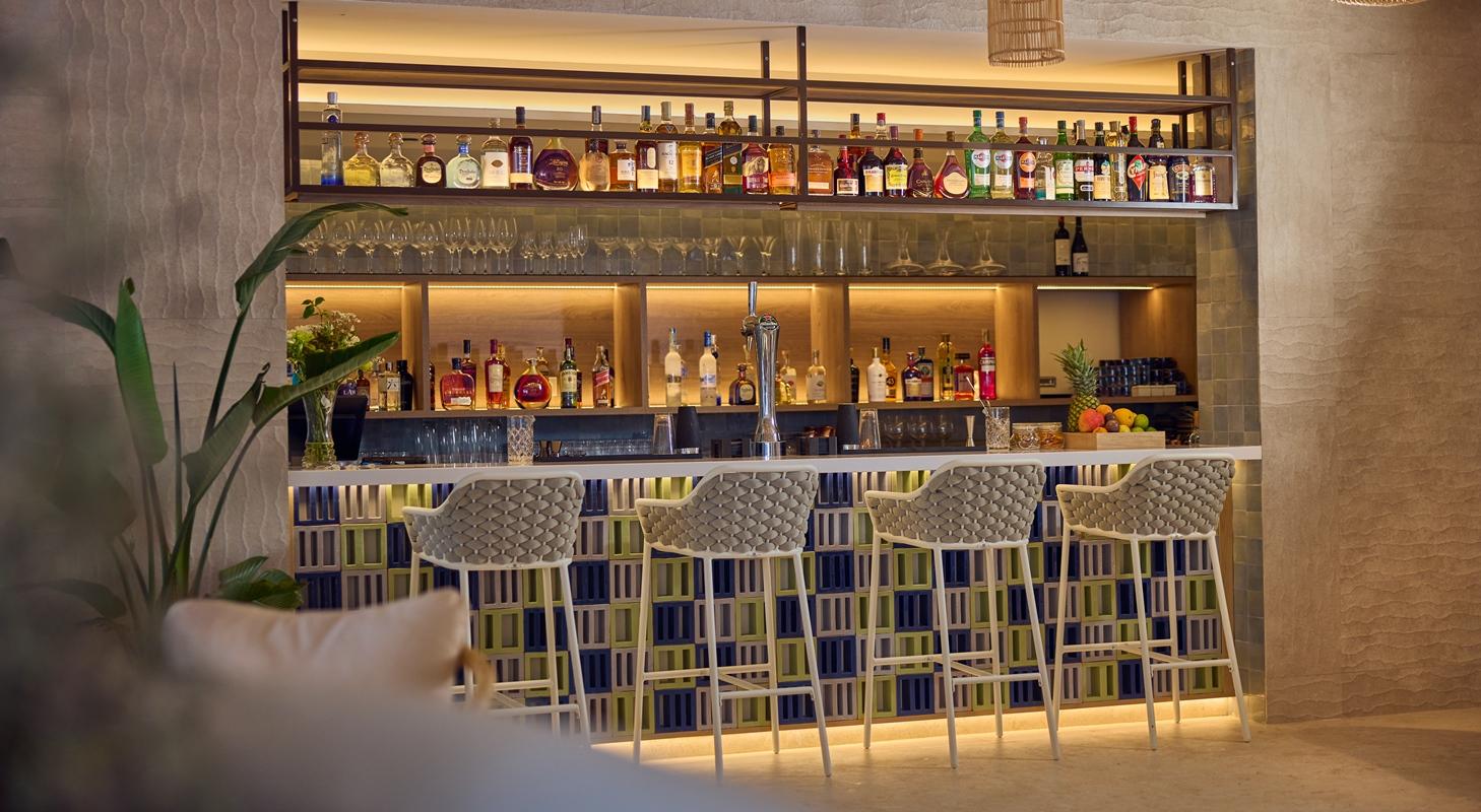 Cala San Miguel Ibiza Resort, Adults Only, Curio Collection By Hilton Port de Sant Miguel المظهر الخارجي الصورة The bar at the hotel